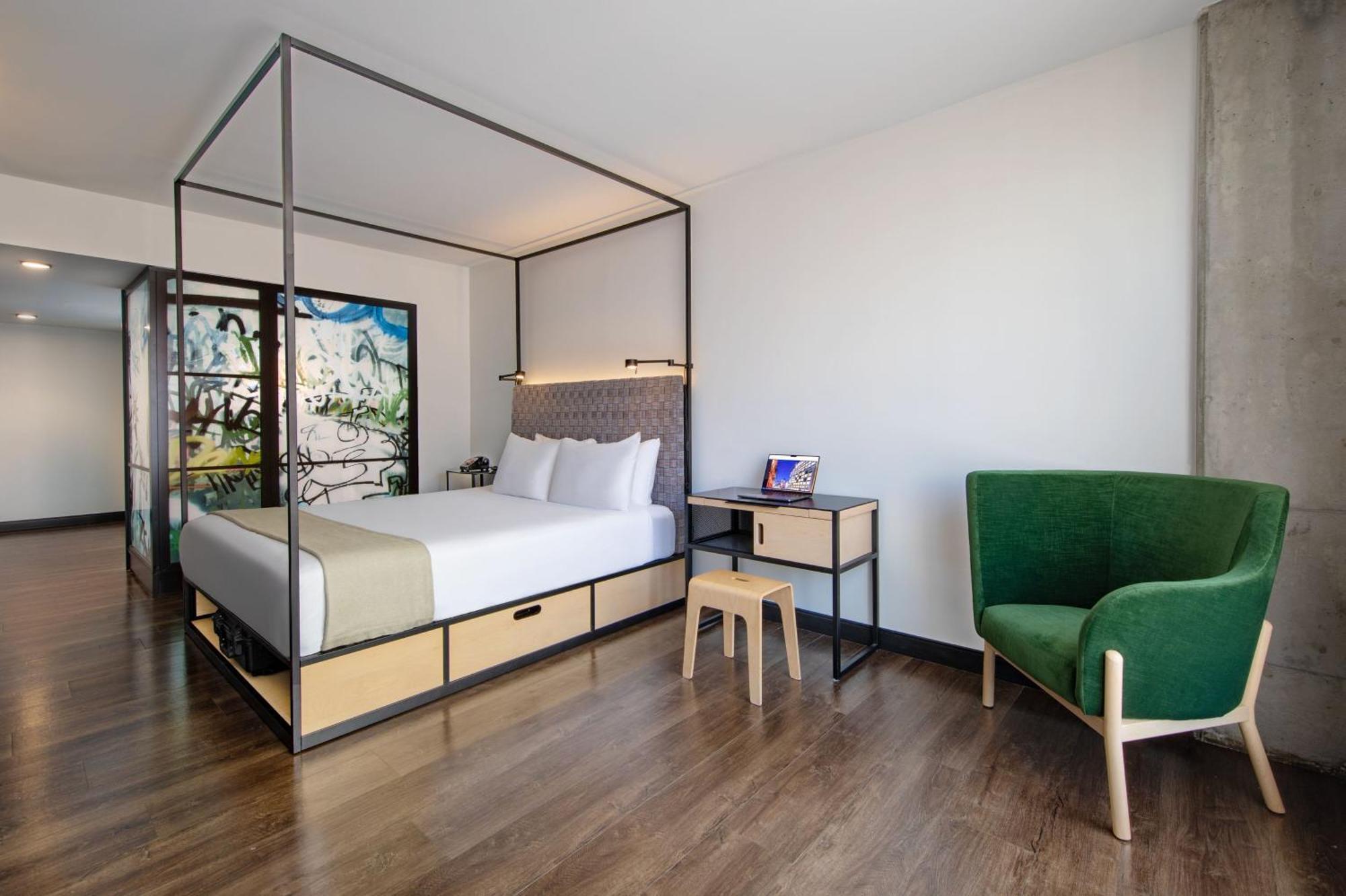 Moxy Nyc East Village New York Dış mekan fotoğraf