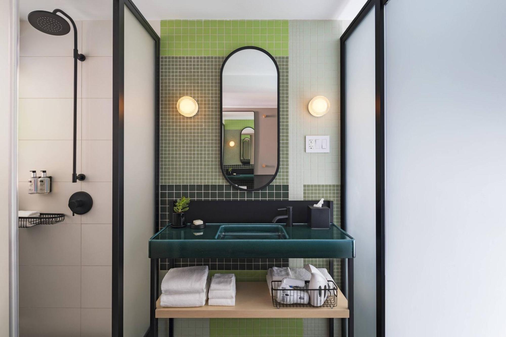 Moxy Nyc East Village New York Dış mekan fotoğraf